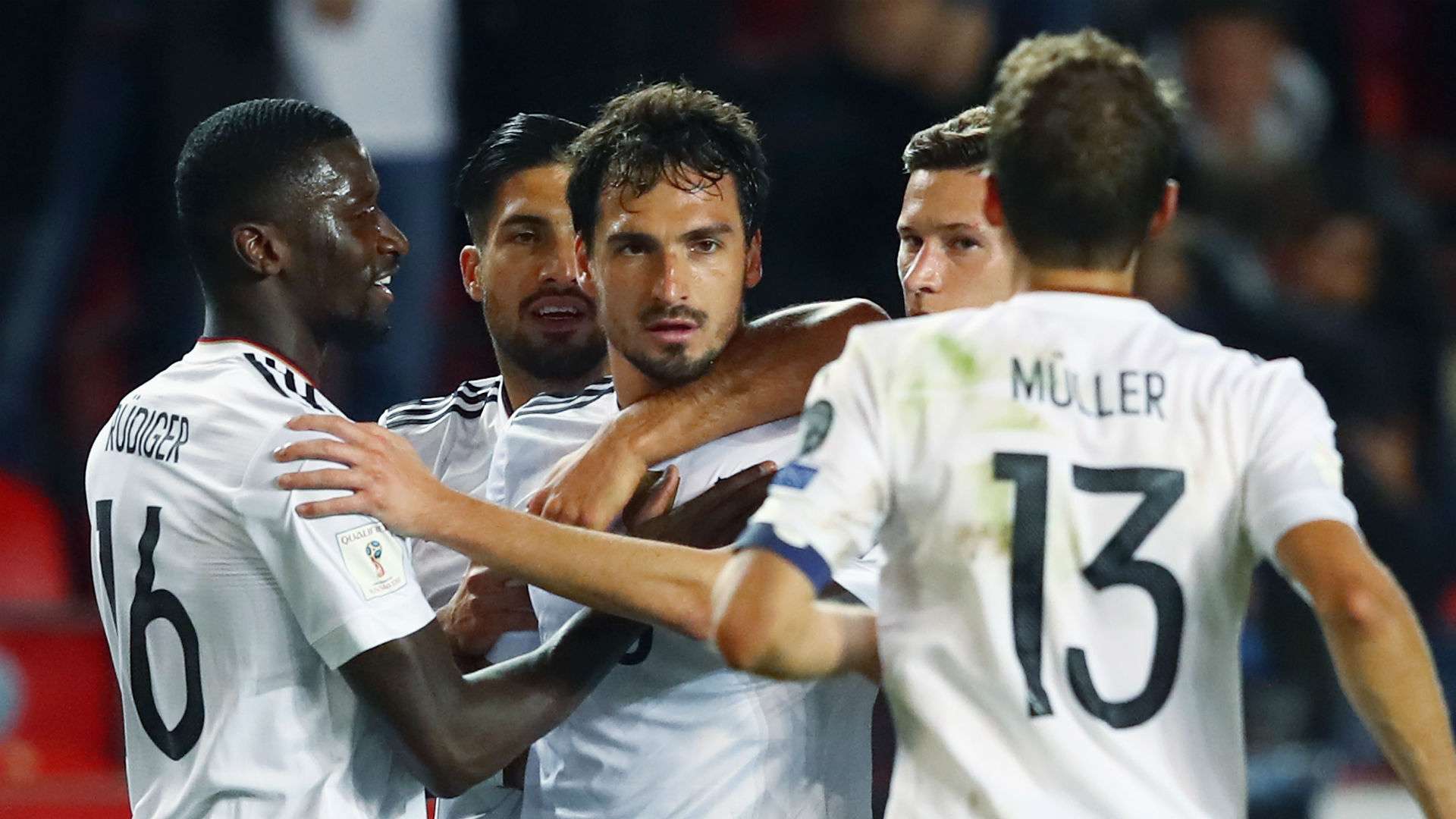 Mats Hummels Germany celebrate 01092017