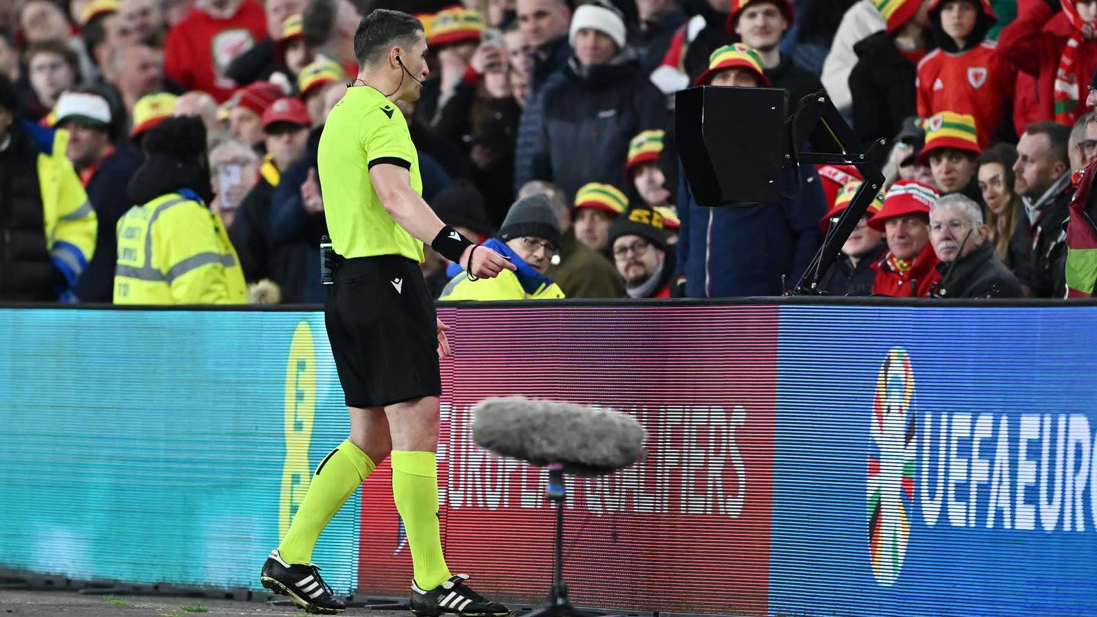 VAR referee