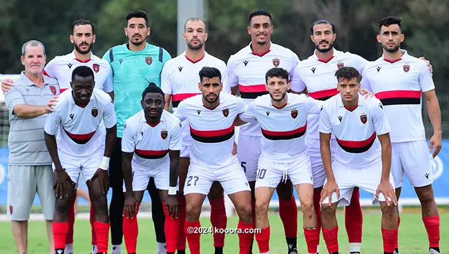 مدرجات ملعب رايو فاليكانو تنتظر الجماهير بالأعلام 