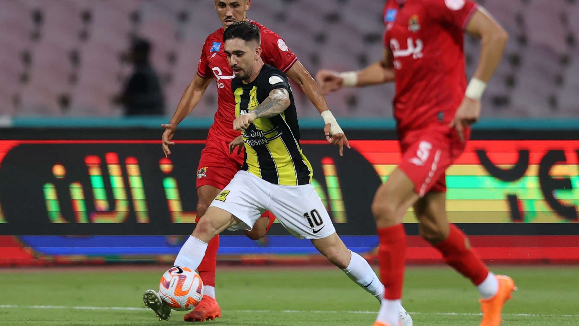 الاتحاد يتفوق على الفتح تاريخيًا في دوري روشن 