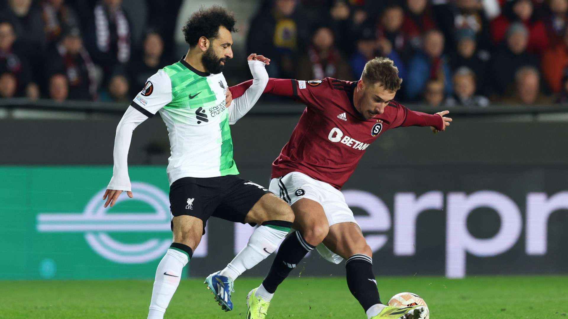 دوري روشن يثير الجدل بتغريدة الهبوط.. "ضحية الهلال يحتاج لنقطة!" | 