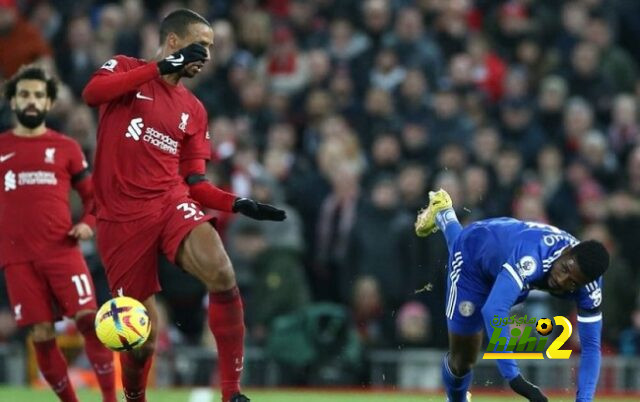 آرنى سلوت يستقبل محمد صلاح بالأحضان فى أول لقاء بعد العودة الى ليفربول 