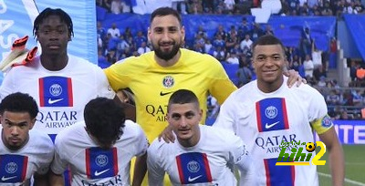 فيديو.. جماهير البرازيل  تردد اسم بوبي تشارلتون وإندريك يحييهم 