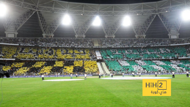 شاهد - لحظة نزول نيمار في مباراة الهلال ضد الاستقلال - Scores 