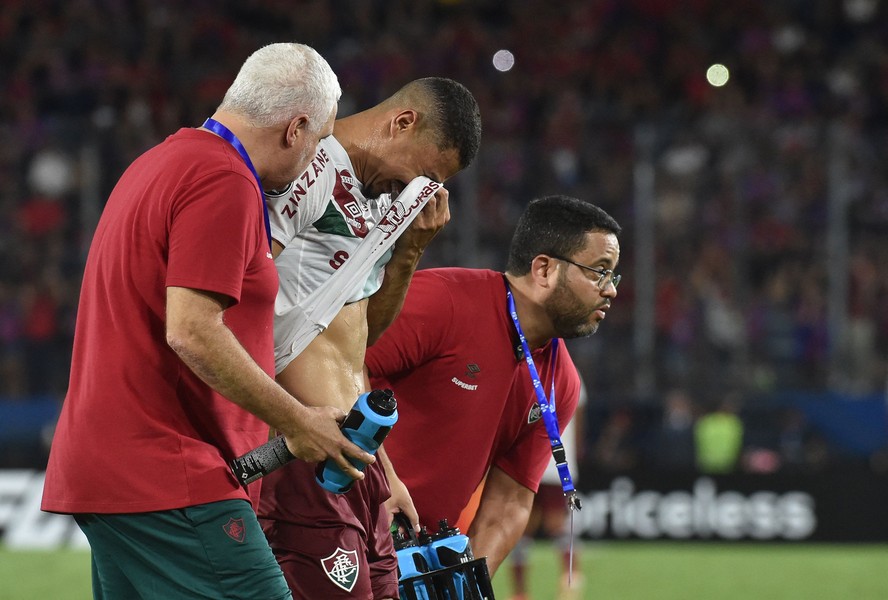 شاهد.. تيفو مبهر من جماهير الهلال ضد النصر في ديربي الرياض - Scores 