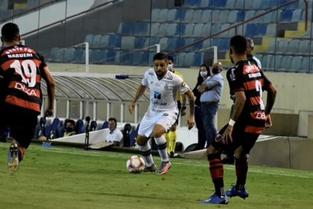 على طريقة رامز جلال وانفعالات أحمد حجازي .. الأهلي "يجلد" الاتحاد بعد فوز الديربي! | 