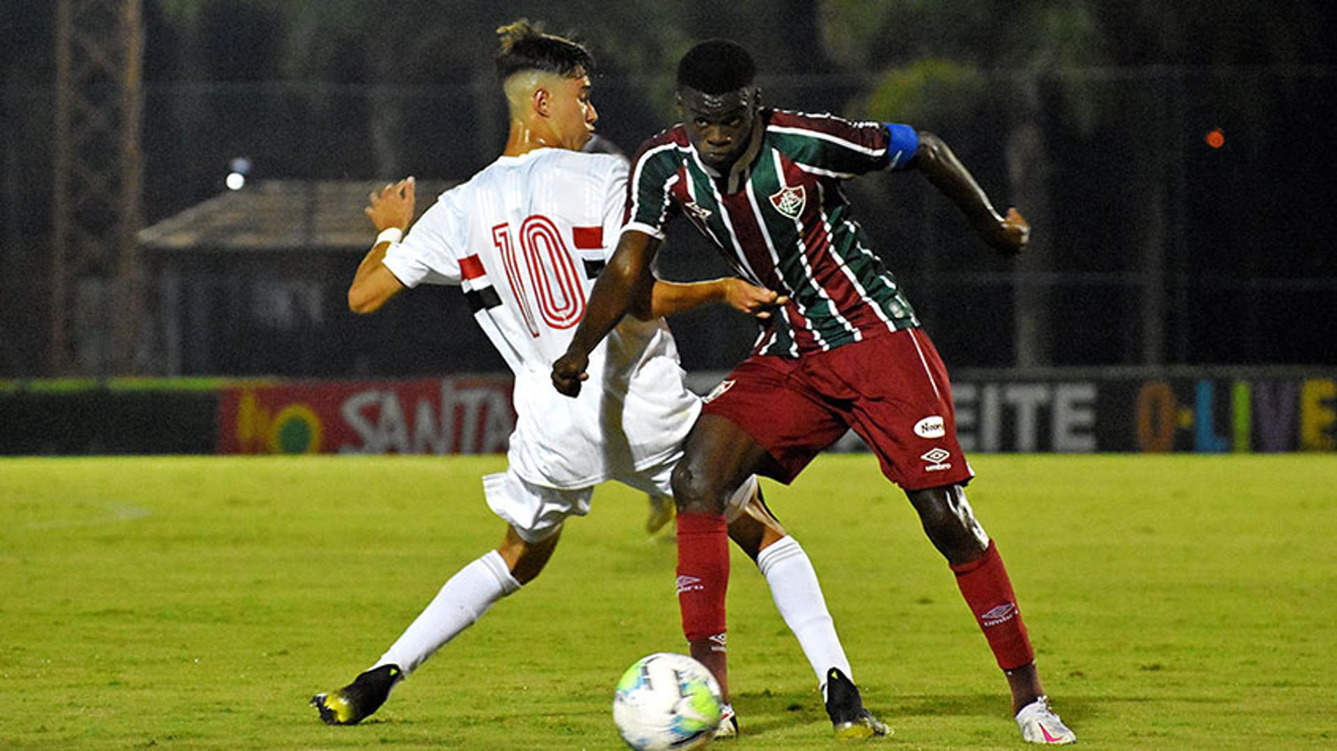 فرصة لنجم باريس.. مهاجم موناكو يغيب 4 أشهر عن الملاعب 