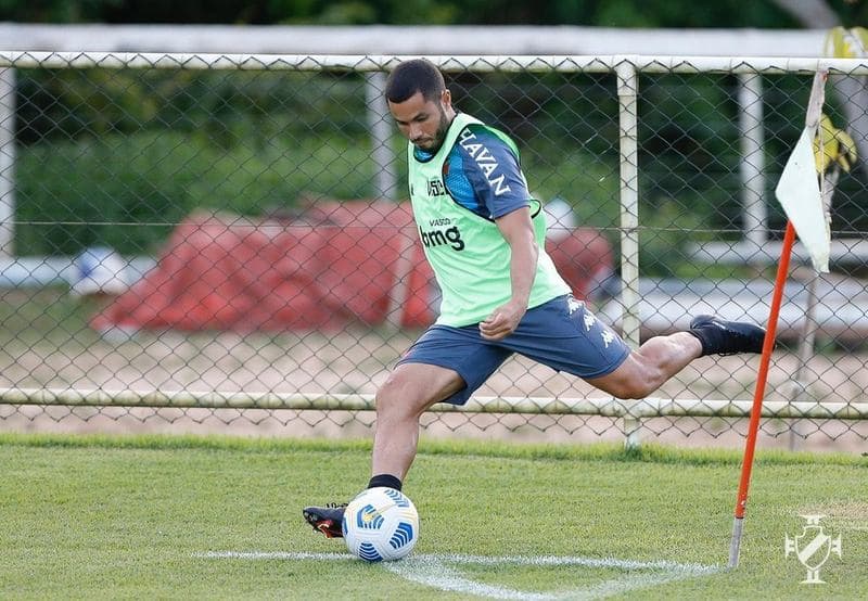 تقارير.. إنيجو مارتينيز أساسيا أمام انتويرب 