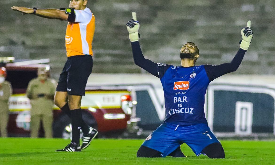 لاعبو الأهلى يحضرون مواجهة بوتافوجو وباتشوكا بكأس إنتركونتيننتال.. صور 