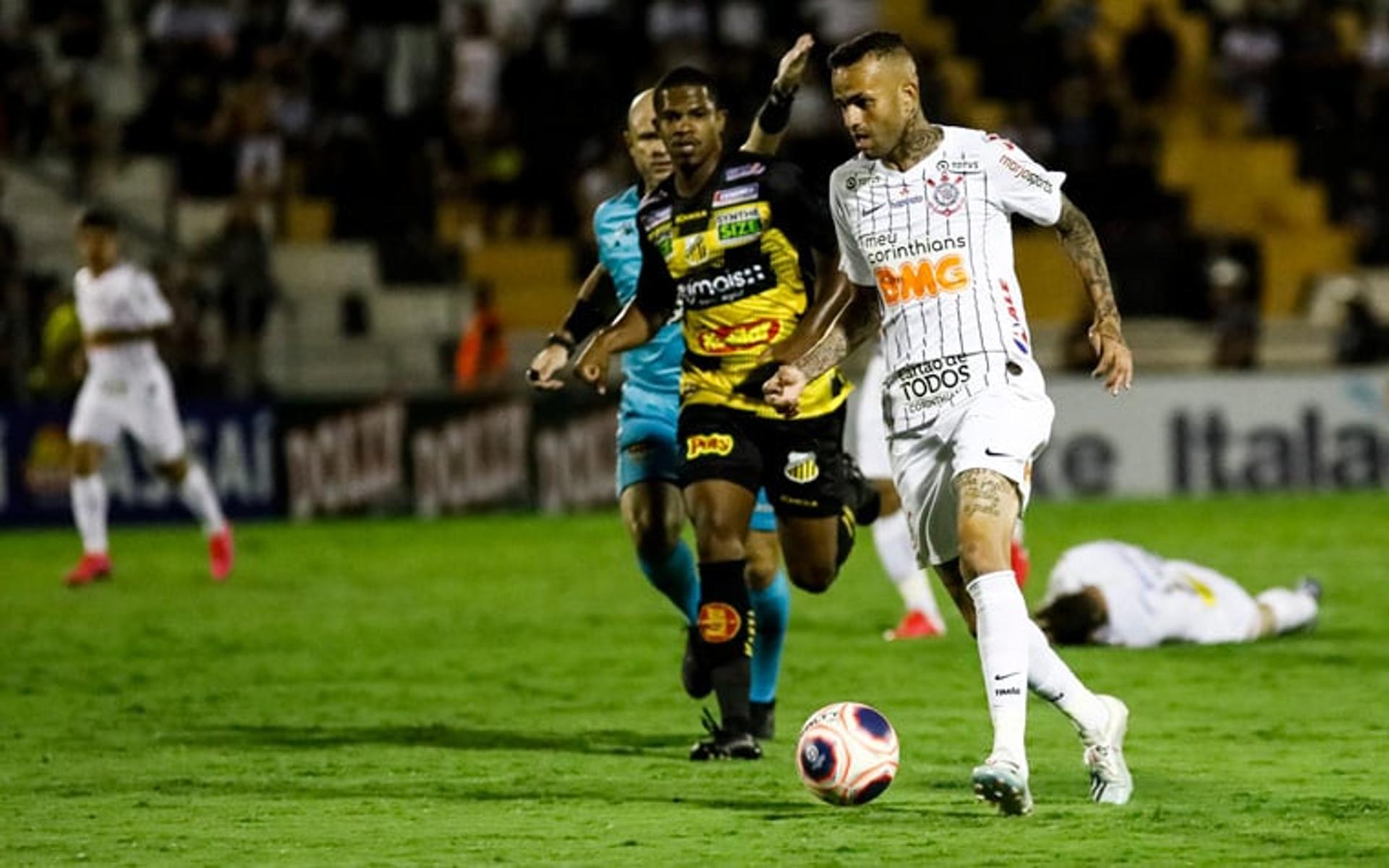 "دهس بروزوفيتش" .. لاعب الرائد يتحدى النصر ورونالدو | 