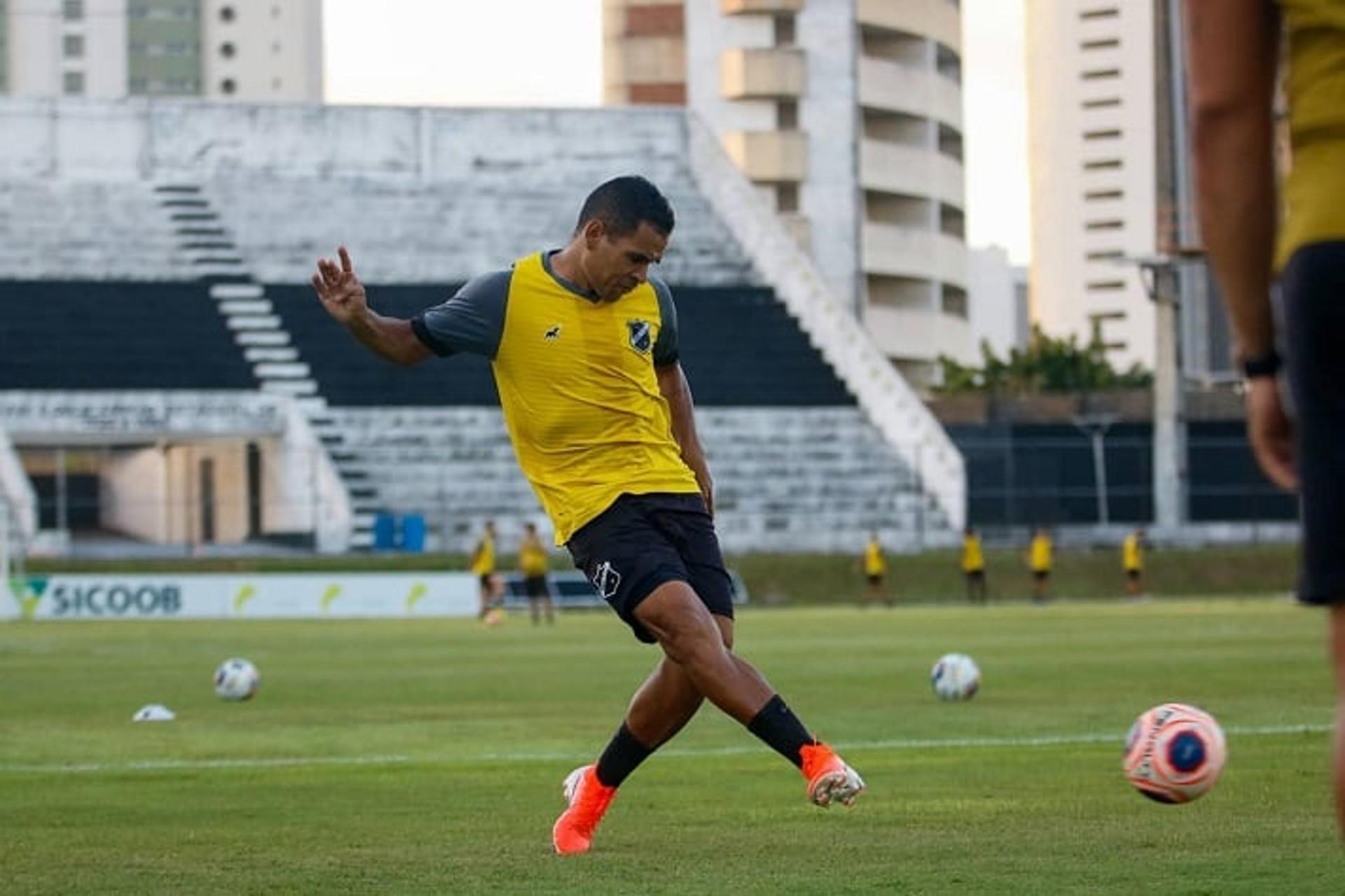 الاتحاد والقادسية … صدام بأهداف متباينة 