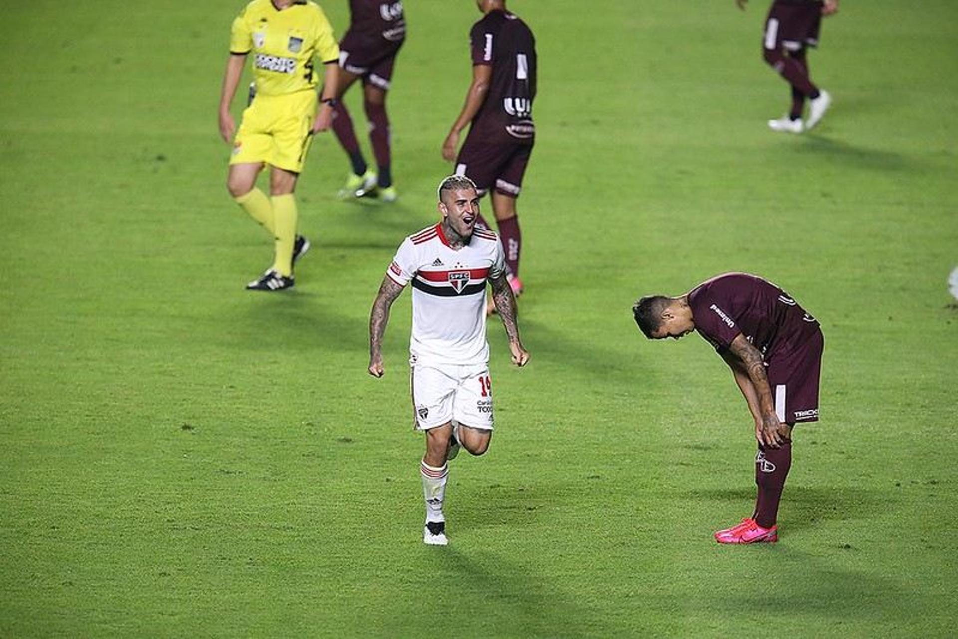 الموز المقلي والفاصوليا - أكلات جورجينا رودريجيز المفضلة من المطبخ الكوبي - Scores 