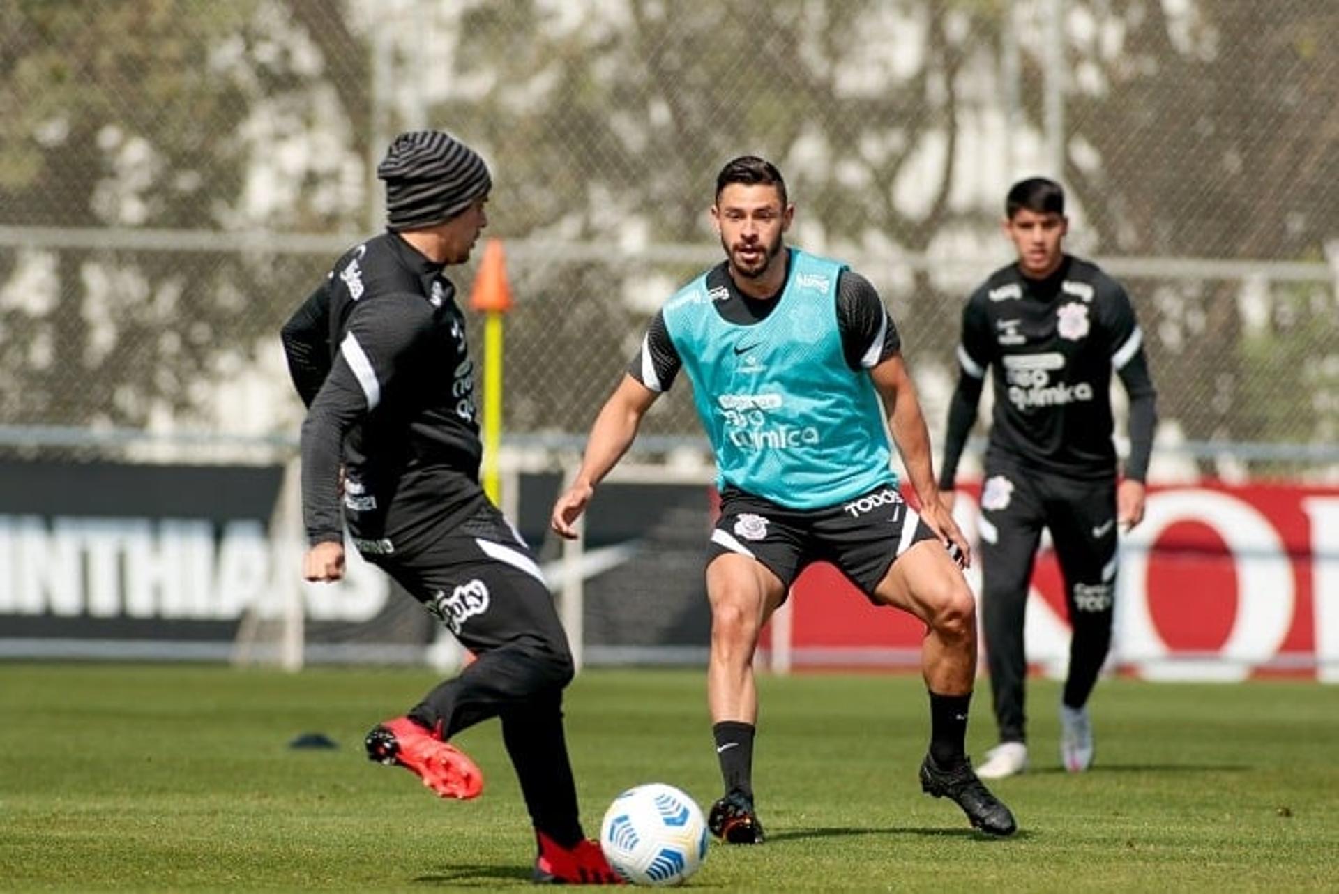 هل حرم الحكم الزمالك من ركلة جزاء وتغاضى عن طرد لاعب إنيمبا؟ عادل عقل يجيب 