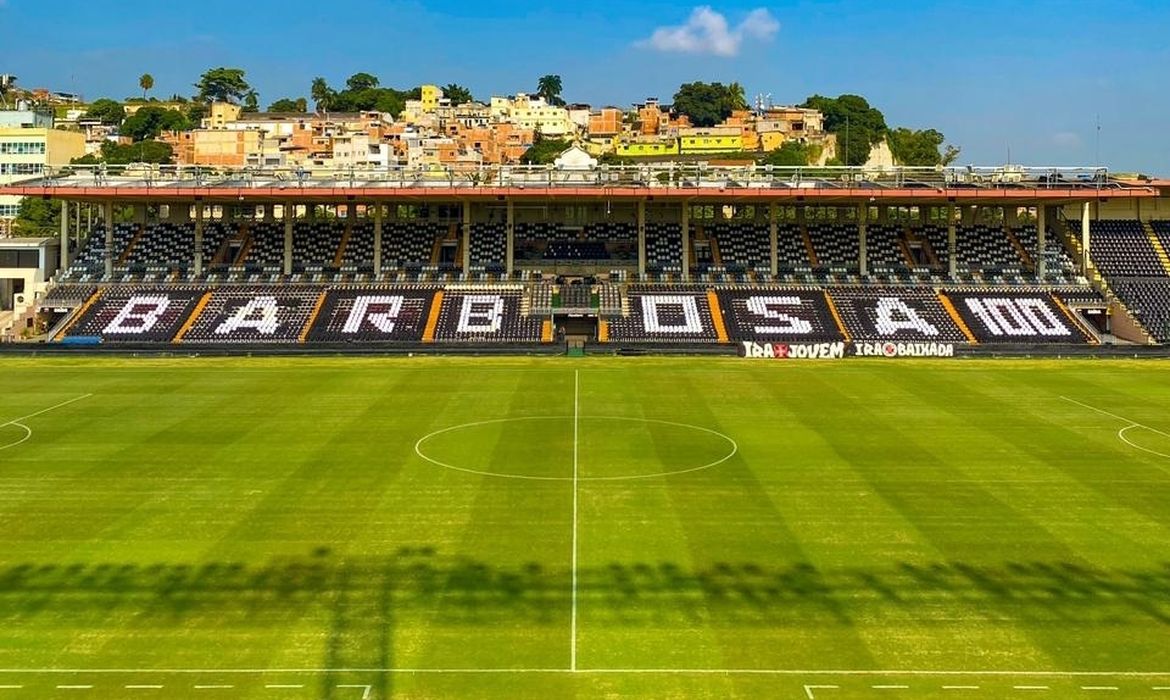 هل يزيح فينيسيوس كريم بنزيمة من عرش صناعة الأهداف بريال مدريد؟ 