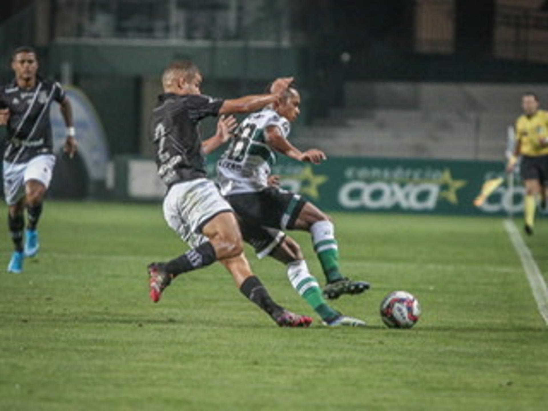 فيديو : “الصراحه لاعب منفوخ ” … ! عبدالسميع يتسائل متى سيتخلص الريال من بيلينغهام …؟! 