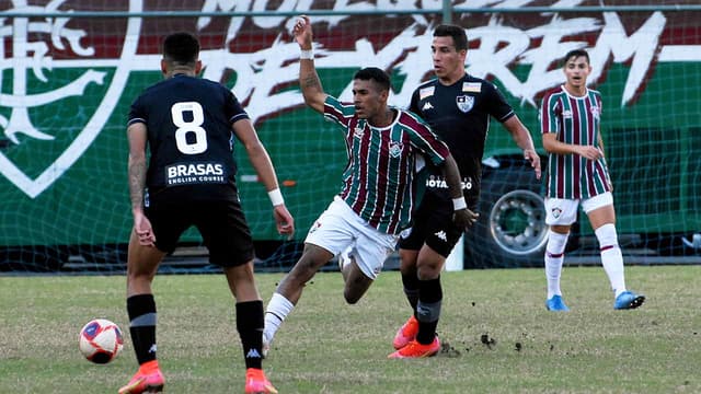 ديكو : سخرنا من رونالدينيو بسبب ميسي وهذا الفارق الأوضح بينهما! | 