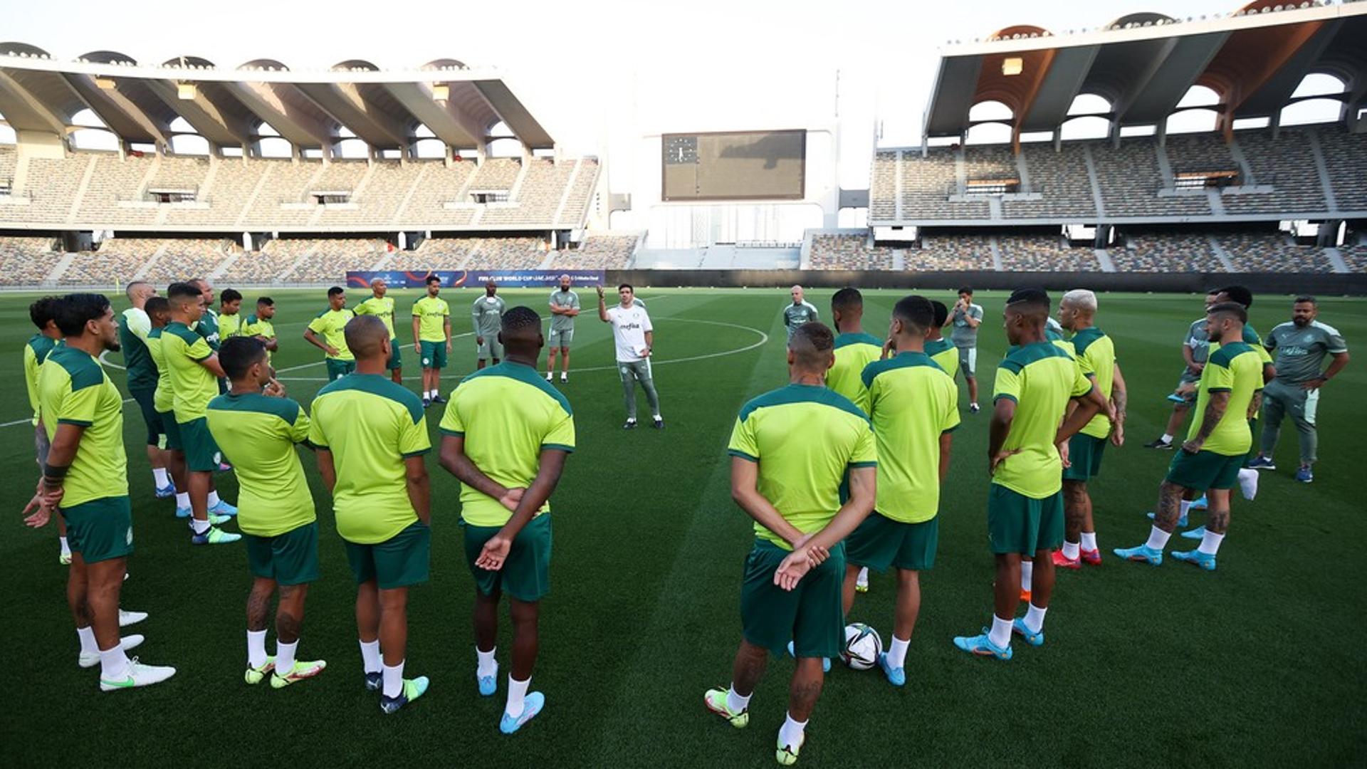 "بعد أن أخرسهم قام بتصرف غريب آخر" .. فيديو جديد يورط ساديو ماني مع جماهير النصر | 