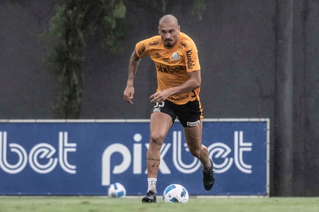 أحمد ياسر يقود فريق التحدى للفوز على النصر متصدر الدورى الليبى .. فيديو 