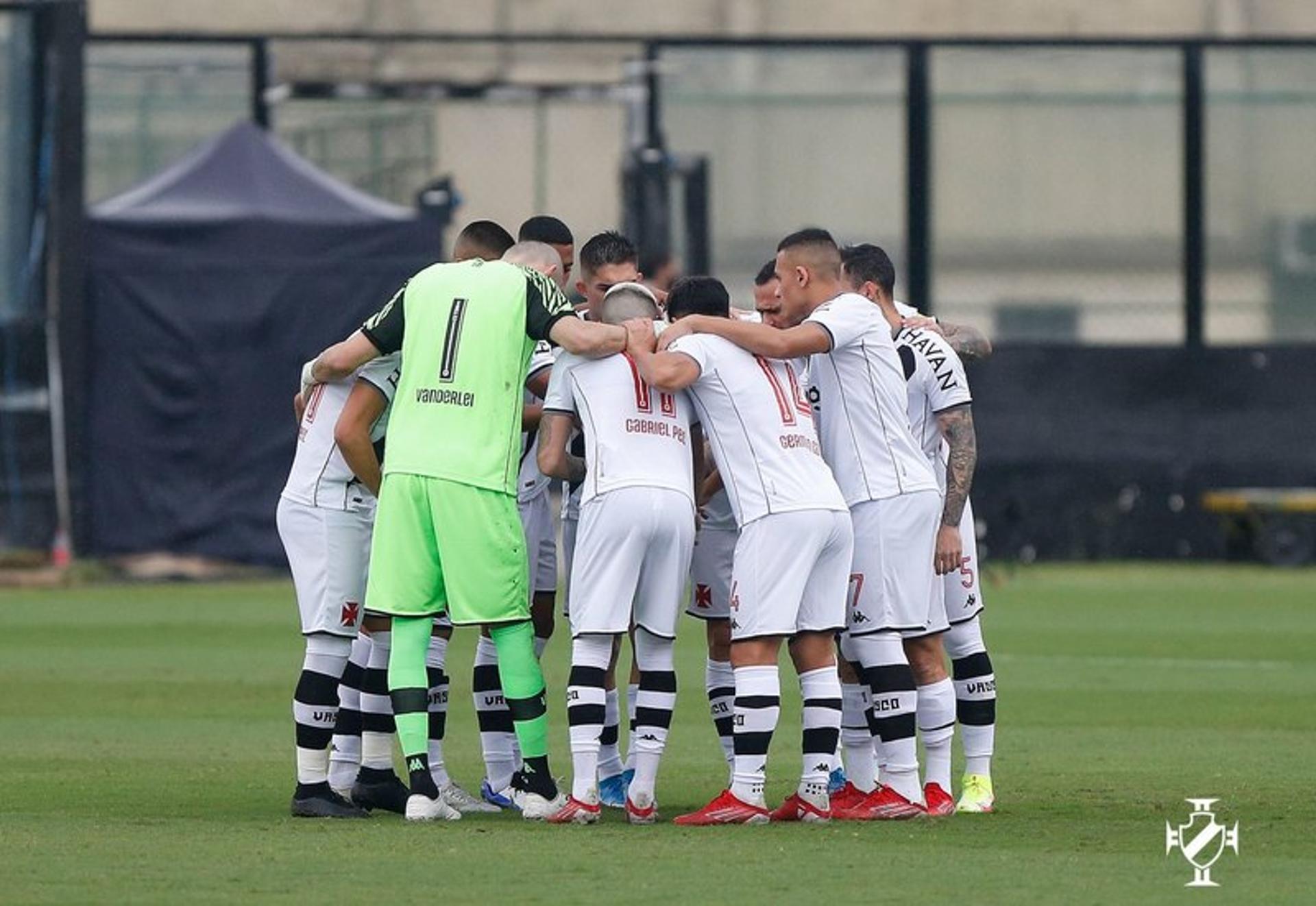 طرد لاعب قيرغيزستان من مباراة المنتخب السعودي 