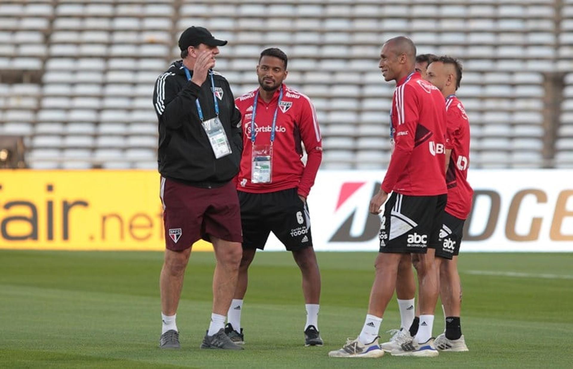 3 عروض لشراء ميشايل ديلجادو من الهلال 