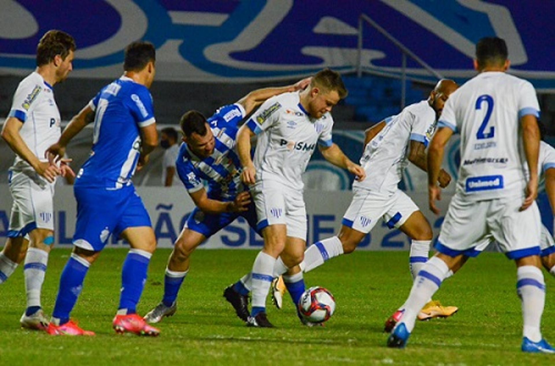 ما الذي ينقص الاتحاد لكي يصبح مثل الهلال؟ 