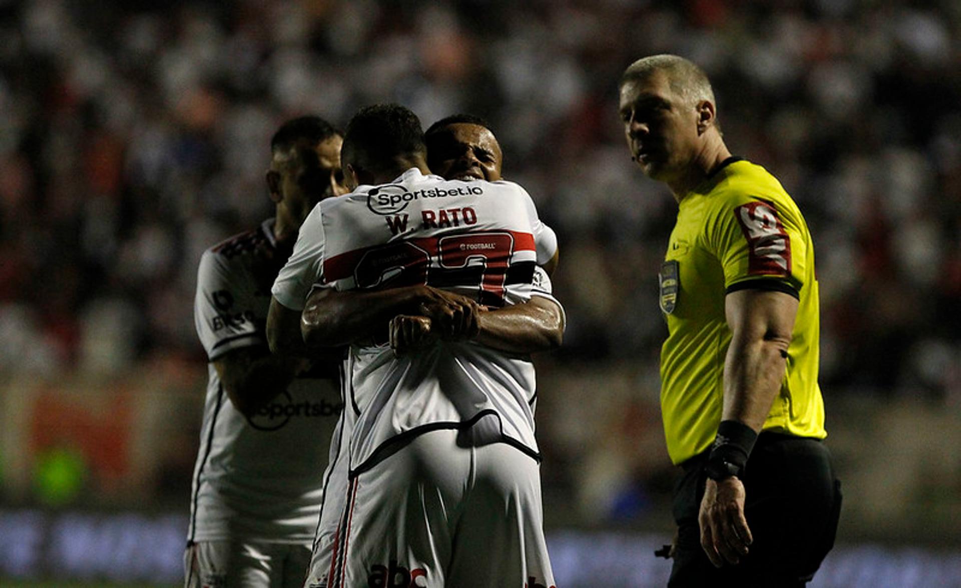 ليدز يضم لاعب مانشستر سيتي رسمياً 