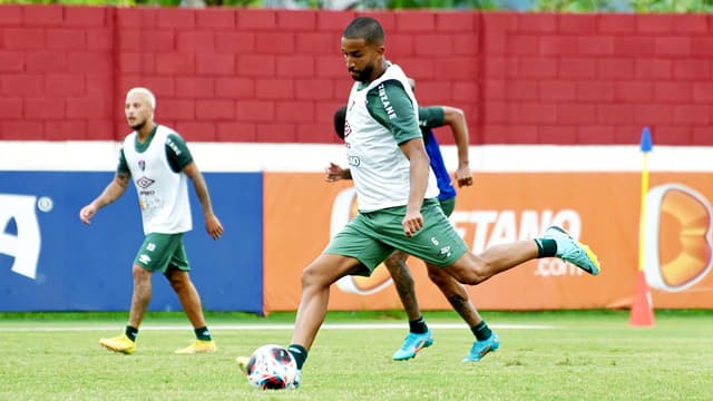 الأهلي ضد الهلال.. التشكيل الرسمي لقمة الدوري السعودي 