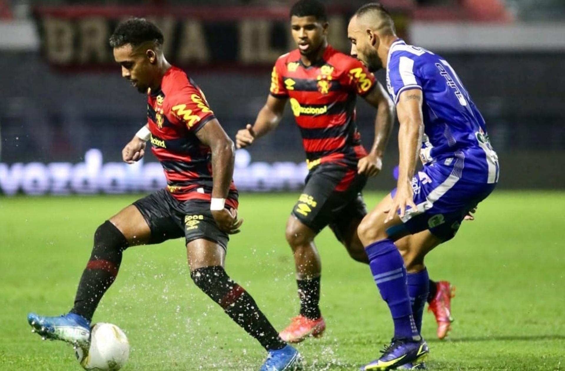 كم نقطة يحتاجها الهلال لحسم لقب الدوري السعودي؟ 