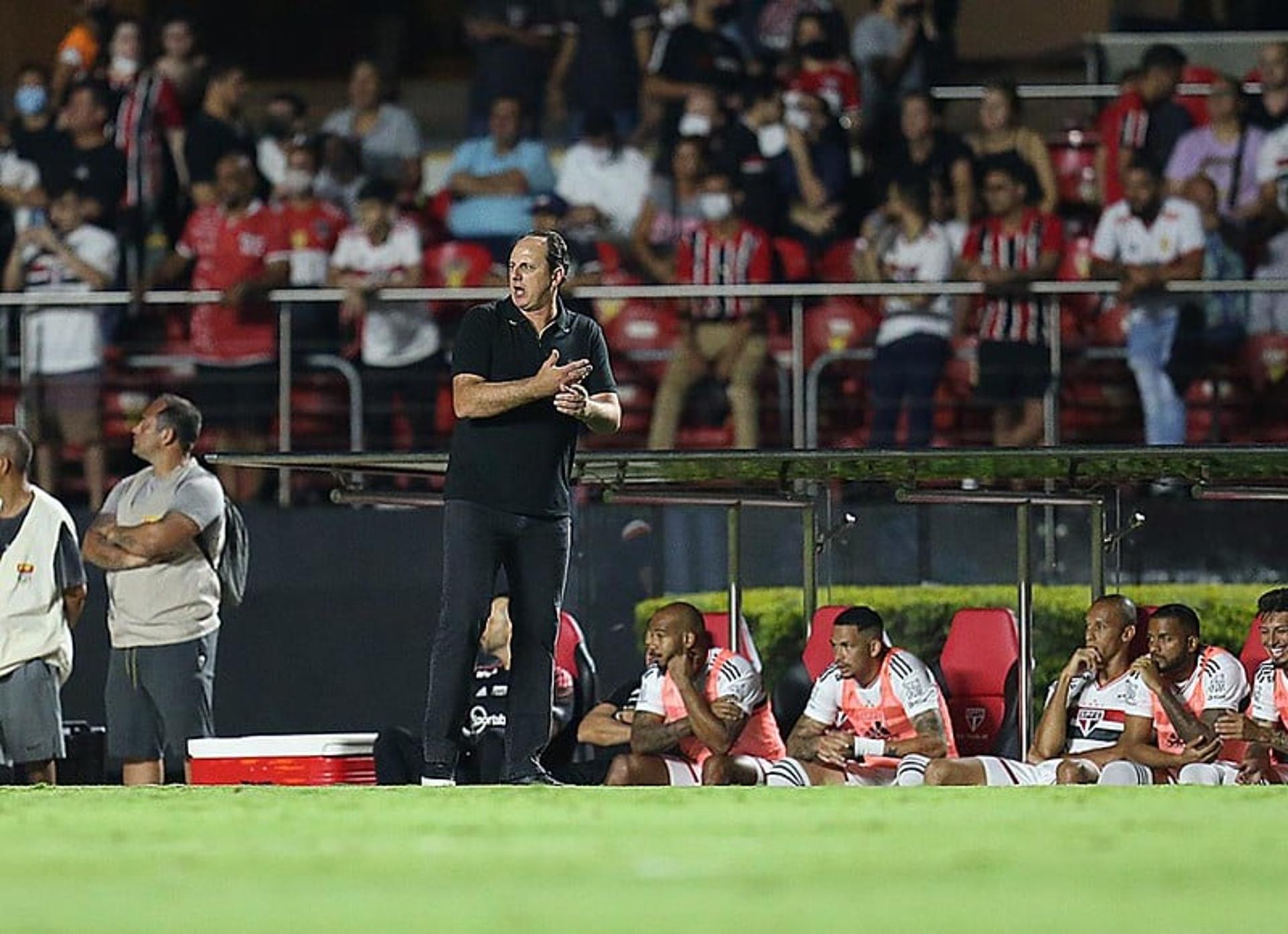 برقم خيالي .. مبابي بديل رونالدو في مانشستر يونايتد! 