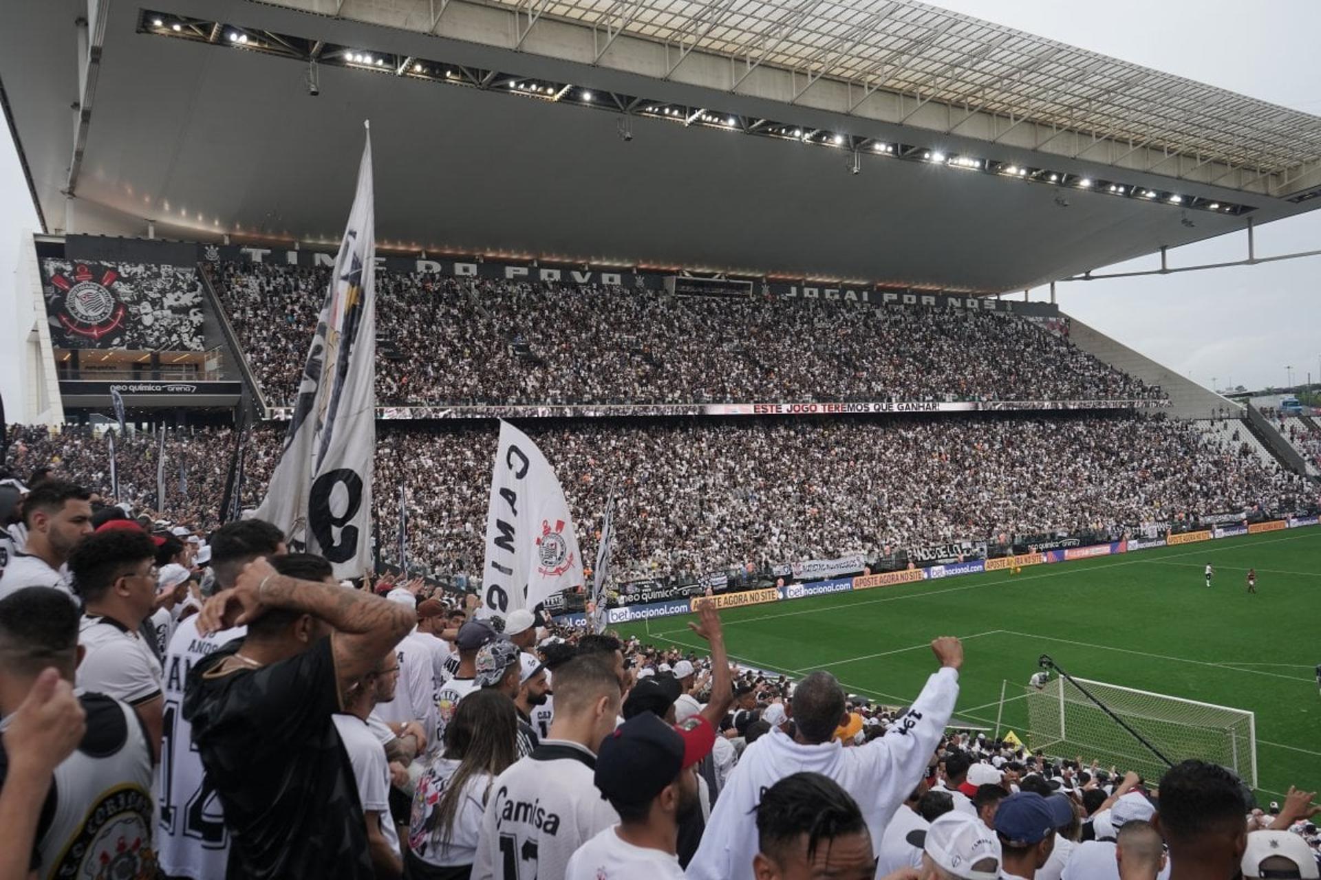 أجواء خيالية.. جماهير العين تشعل تدريبات الفريق قبل مواجهة العروبة (فيديو) - Scores 