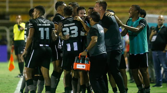 كم نقطة يحتاج الهلال للفوز بالدوري؟ 