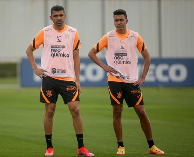 لويس كاسترو يكذب بسبب الهلال .. و"هل تشاهد ما نراه في النصر يا مانشيني؟" | 