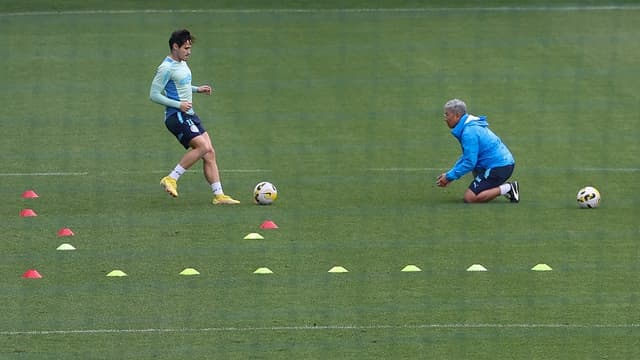 موقف الهلال من الاستغناء عن سعود عبدالحميد 