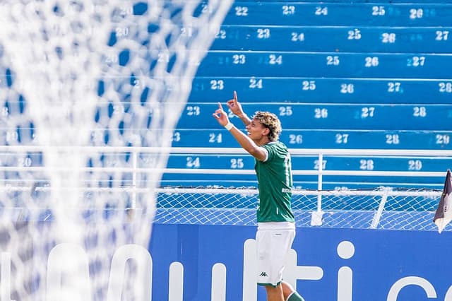 كلباء يحرم شباب الأهلي من صدارة الدوري الإماراتي 