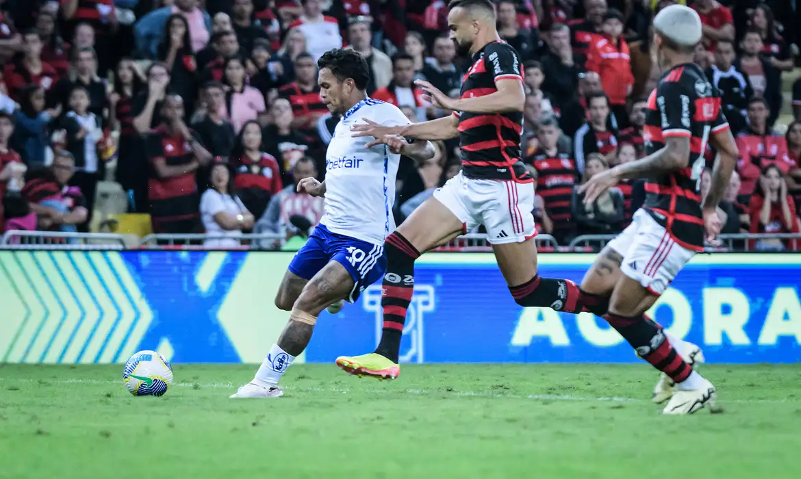 "الله يعينا عليك" .. الجماهير تصب غضبها على نجم الهلال "المتذمر" | 