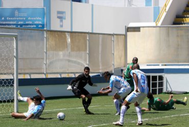 بعد موجة غضب بسبب برشلونة ومرض السرطان  .. ريال مدريد يقرر الإبقاء على مدربه! | 