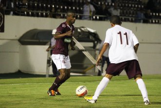 صور من عودة مانشستر سيتي لانجلترا 