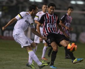 بعد اهتمام مانشستر يونايتد بضمه.. عمر مرموش يتفوق تهديفيا على الشياطين 